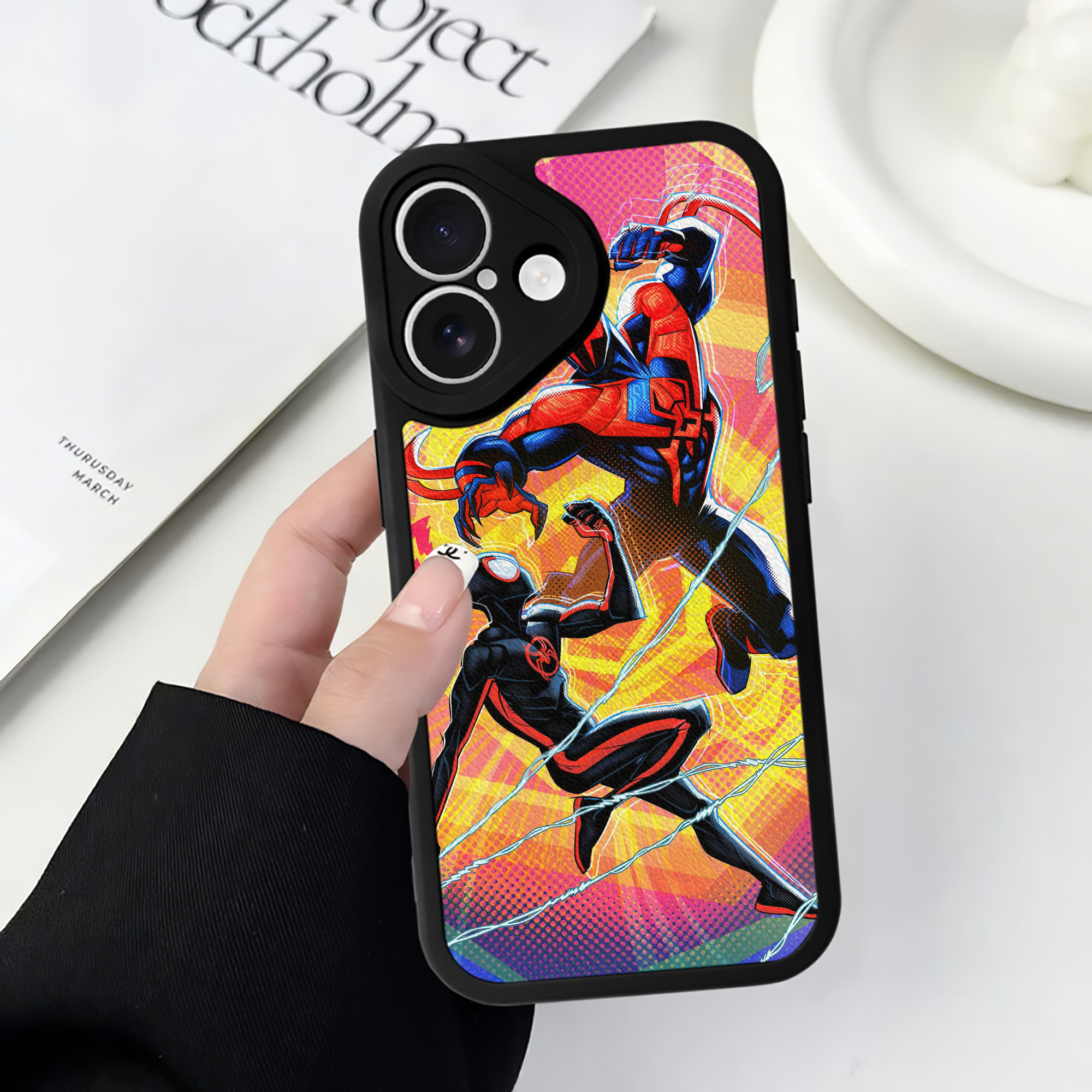 Spider Man スパイダーマン 【iPhone 16シリーズ対応】シリコンスマホケース（レザー調） 材質：シリコン
